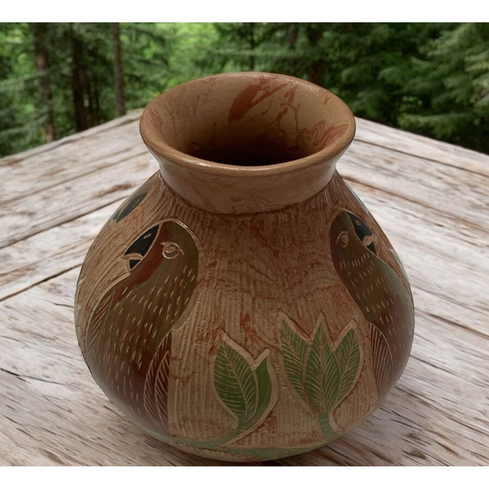 Mata Ortiz Pottery McCaw Parrot Estefania Reyes Martinez Mixed Clay Vase Mexico